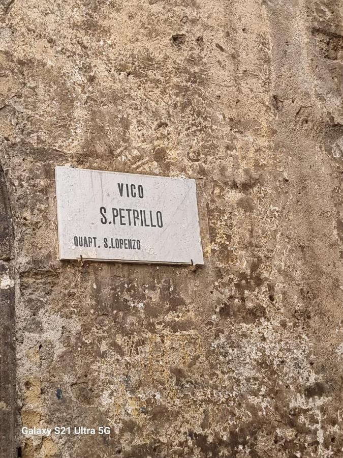 Dint ' O Vico San Petrillo Lejlighed Napoli Eksteriør billede